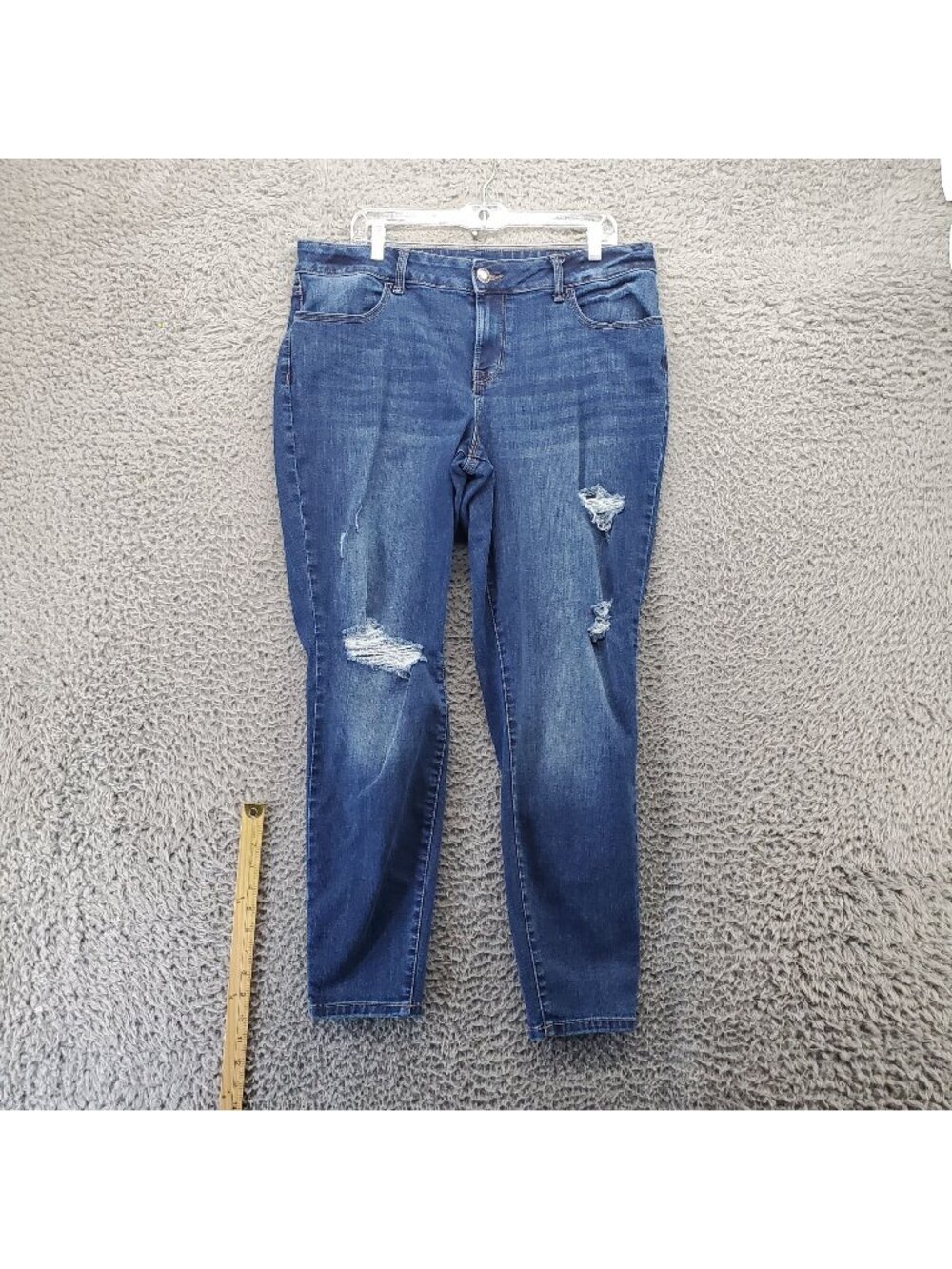 Maurices Jeans Womens XL Blue Mid-Rise Distressed Relaxed Fit Stretch *Read*